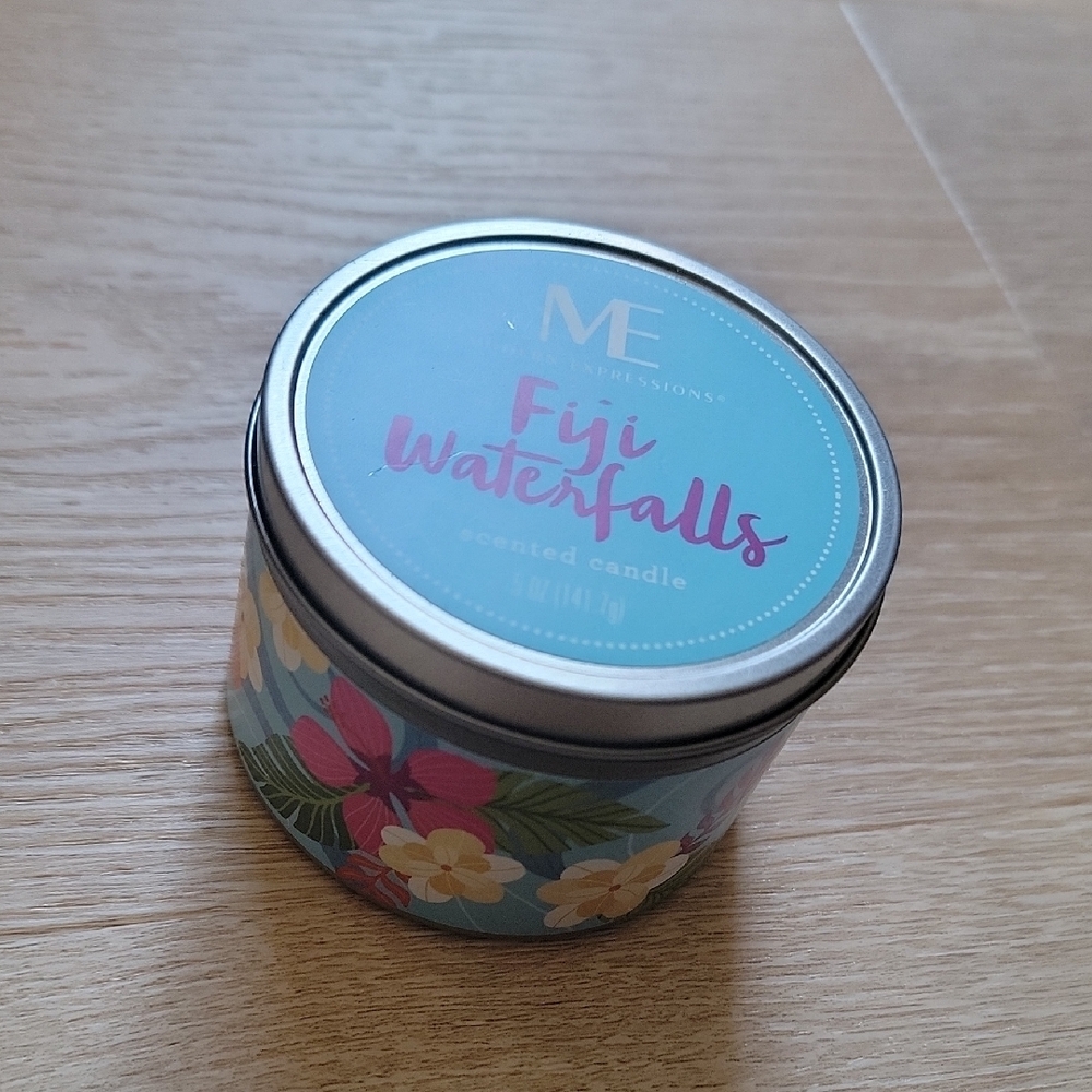 ME Makeover Essentials Fiji Waterfalls Scented Candle - Blue Floral